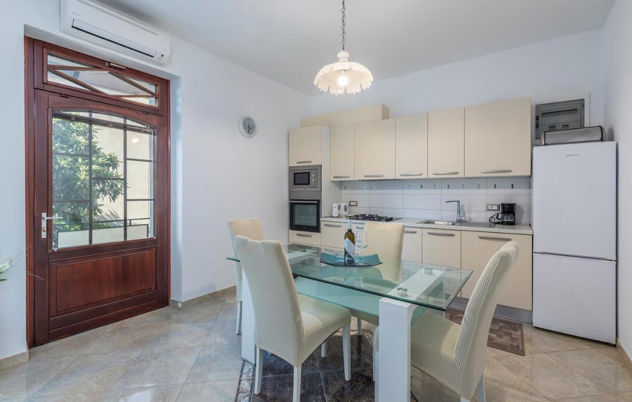 פורץ Apartment Lazzarich With Terrace מראה חיצוני תמונה