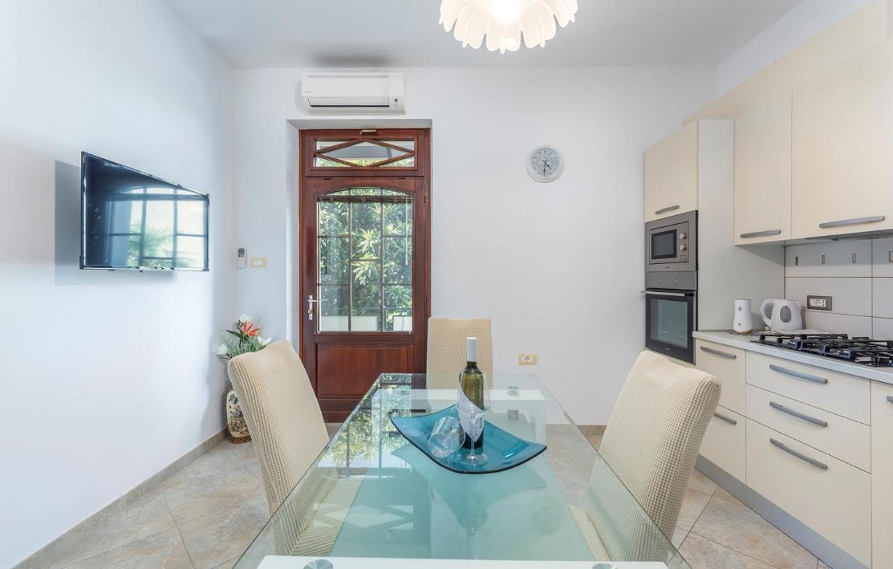 פורץ Apartment Lazzarich With Terrace מראה חיצוני תמונה